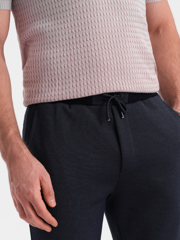 Ombre Clothing Tmavomodré pánske šortky s vreckami Ombre Clothing