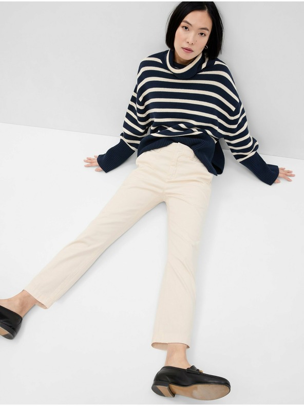 GAP Nohavice Downtown Khakis GAP