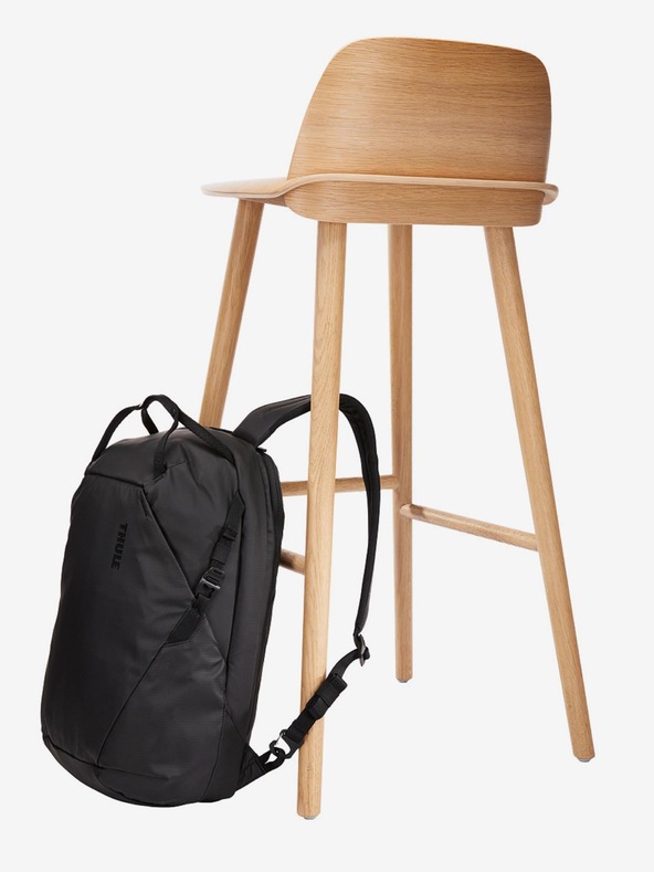 Thule Čierny pánsky batoh Thule Tact 16L