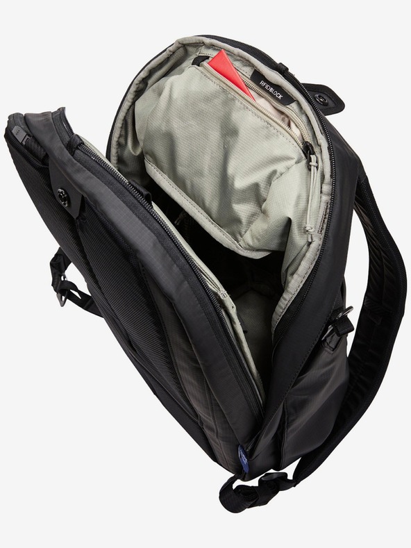 Thule Čierny pánsky batoh Thule Tact 16L
