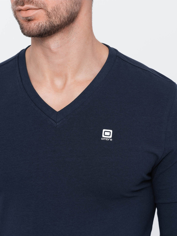 Ombre Clothing Tmavomodré pánske tričko s výstrihom do V Oblečenie Ombre