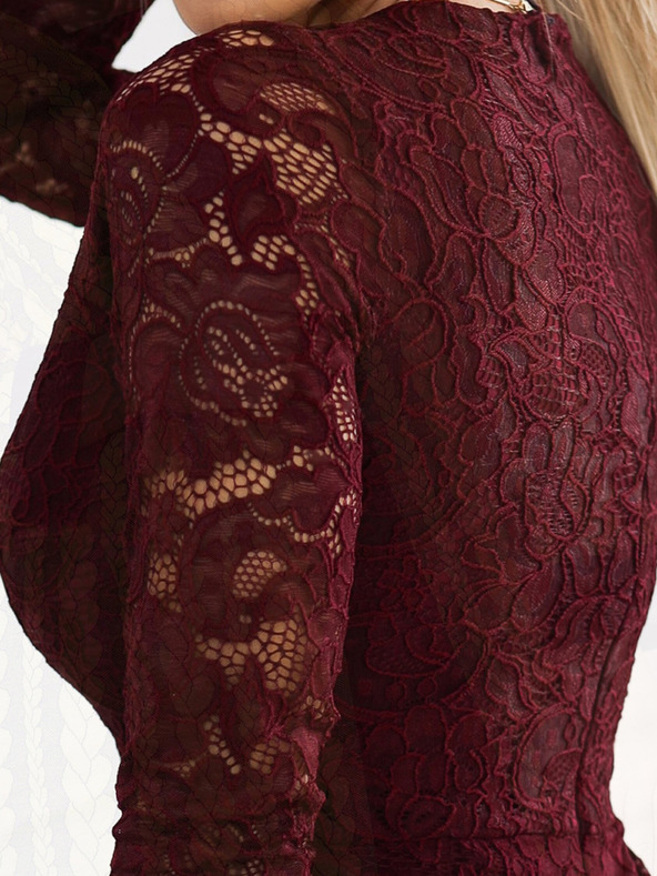 numoco Čipkované šaty s dlhými rukávmi a výstrihom - tmavá bordová Numoco