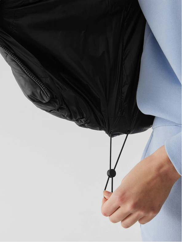 4F Dámska páperová vesta s výplňou zo syntetického peria 4F