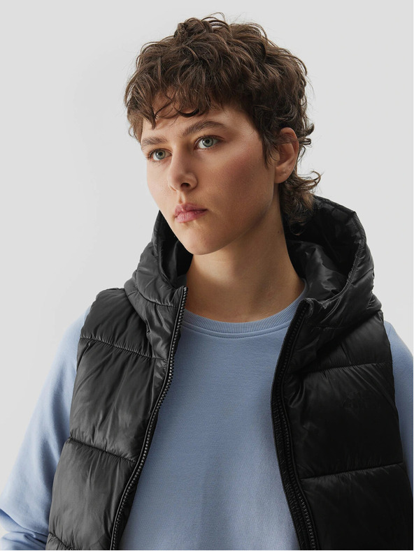 4F Dámska páperová vesta s výplňou zo syntetického peria 4F