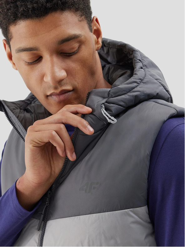 4F Pánska páperová vesta s výplňou zo syntetického peria 4F