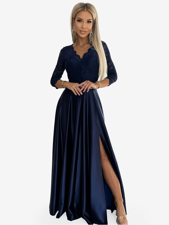 numoco Čipkované dlhé saténové šaty s výstrihom - tmavomodré Numoco AMBER