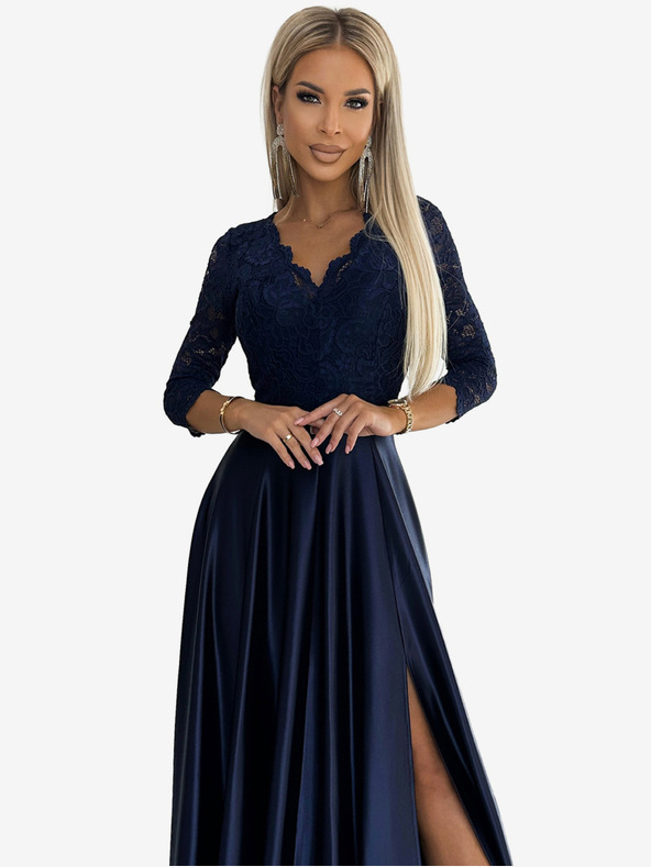 numoco Čipkované dlhé saténové šaty s výstrihom - tmavomodré Numoco AMBER