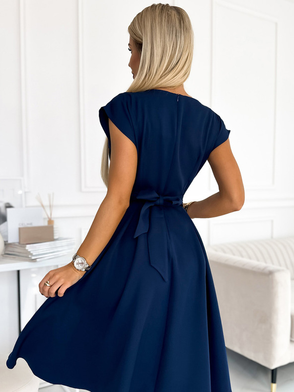 numoco Šaty s rozšíreným výstrihom - tmavomodré Numoco SCARLETT