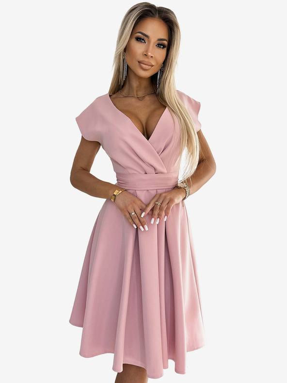 numoco Šaty s rozšíreným výstrihom - púdrovo ružové Numoco SCARLETT