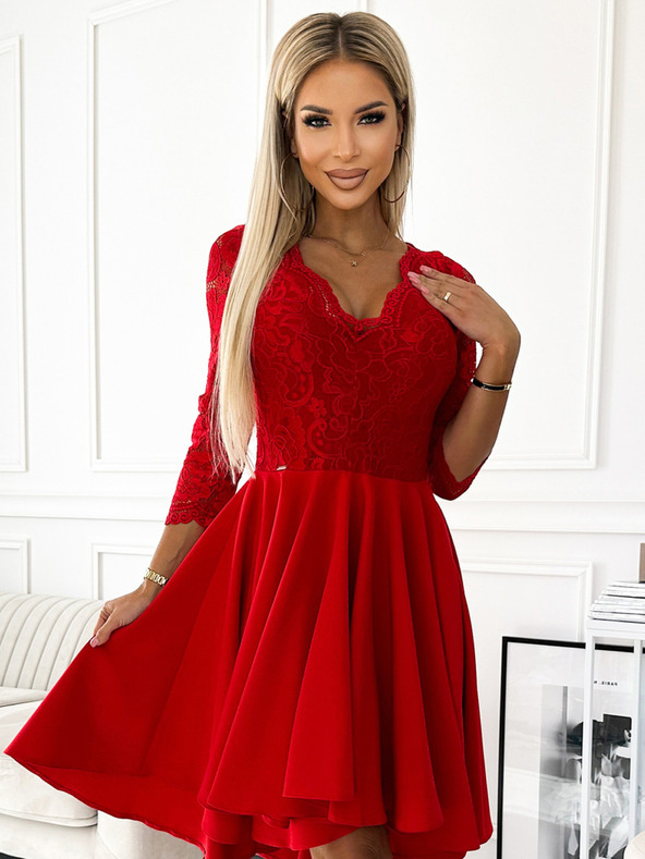 numoco Šaty s čipkovým výstrihom a dlhším chrbtom - červené Numoco NICOLLE