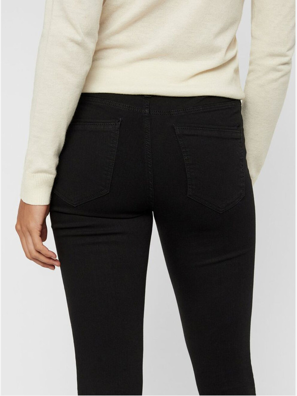 Vero Moda Čierne slim fit džínsy VERO MODA Tanya