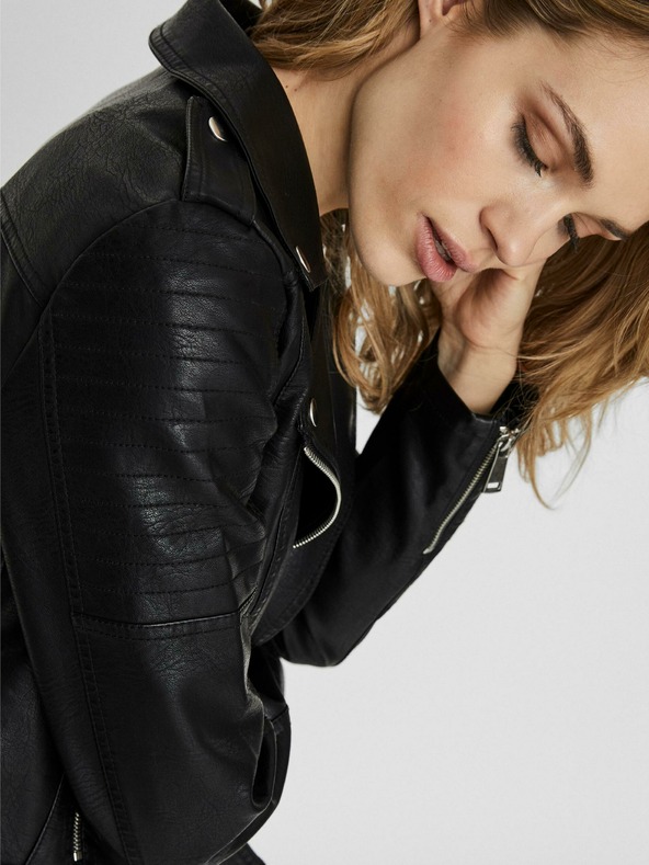 Vero Moda VERO MODA Kerriultra čierna kožená bunda s krivkami