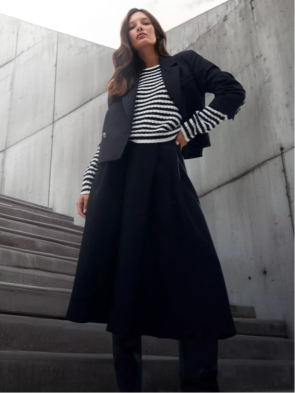 Moodo Čierna dámska krátka bunda Moodo