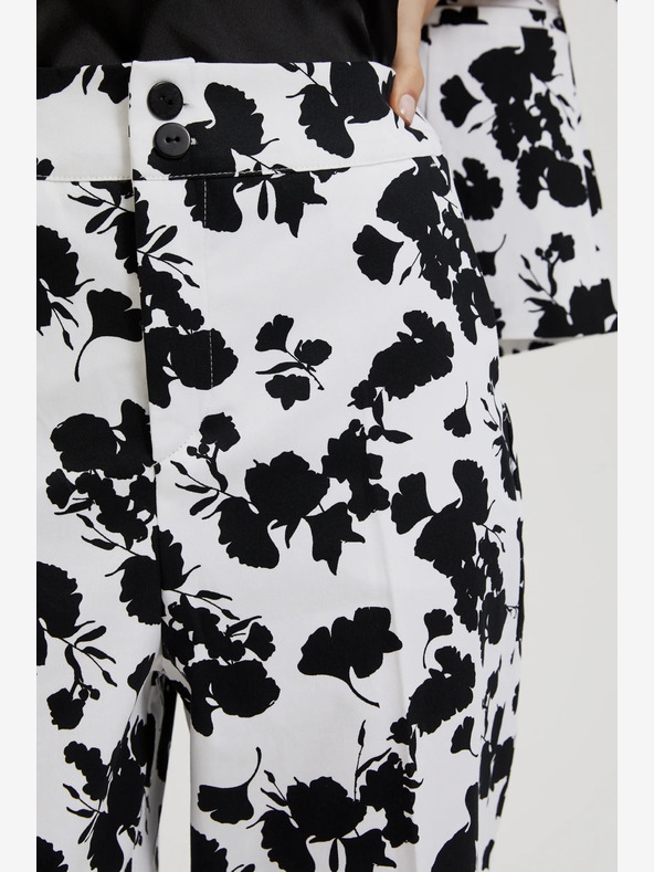 Moodo Moodo Dámske čiernobiele nohavice s kvetmi