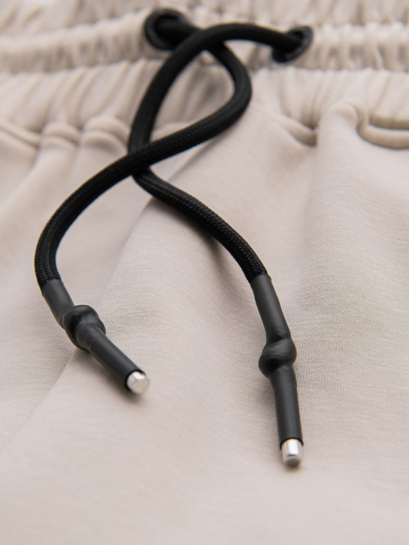 Ombre Clothing Pánske tepláky s rebrovanými manžetami a ozdobným zipsom - pieskové Oblečenie Ombre