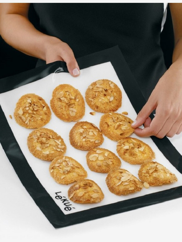 Lékué Čiernobiela silikónová kuchynská podložka na pečenie Lékué