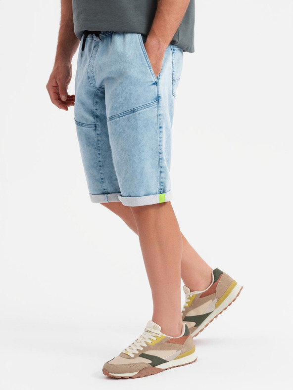 Ombre Clothing Pánske krátke džínsové šortky s ozdobným prešívaním - svetlomodré