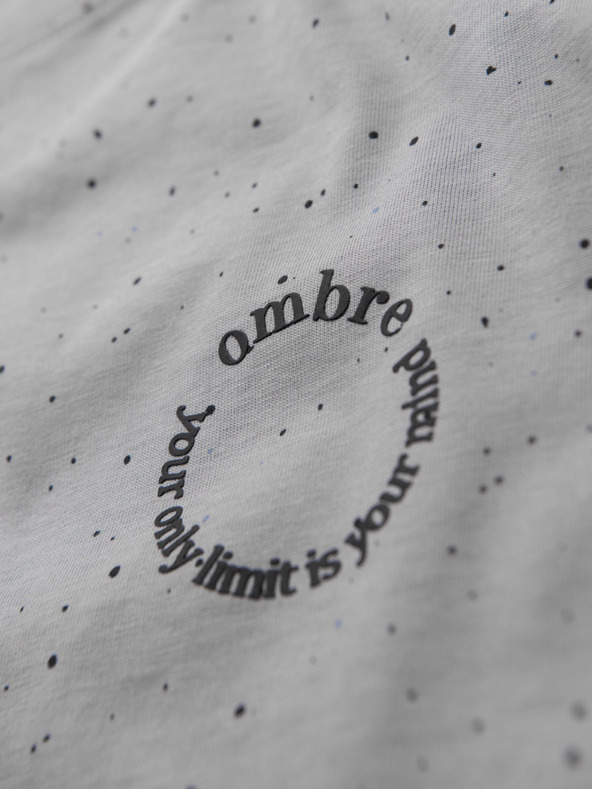 Ombre Clothing Pánske bavlnené tričko s potlačou a okrúhlym výstrihom - svetlo sivé