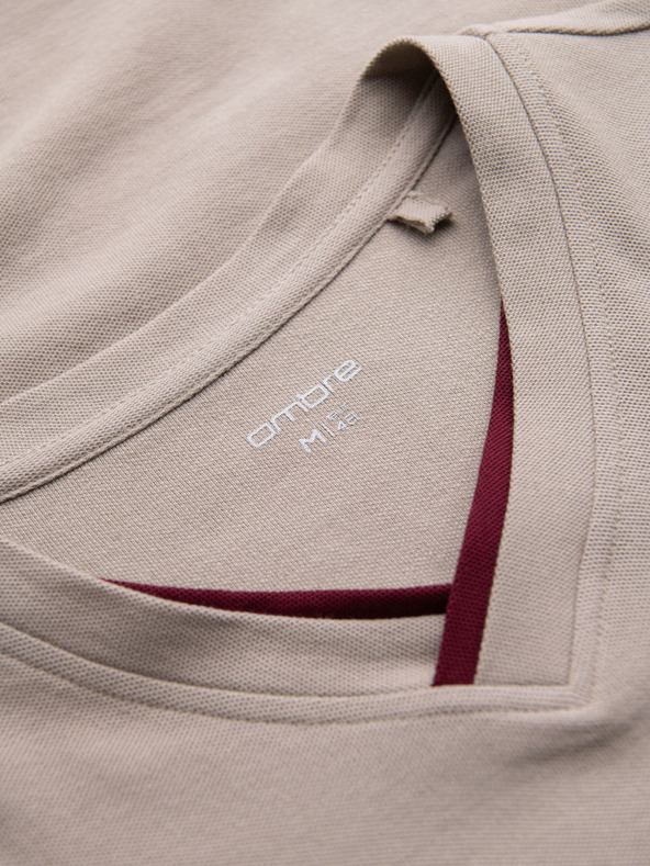 Ombre Clothing Pánske tričko s kontrastnými vsadkami a výstrihom do V - béžové