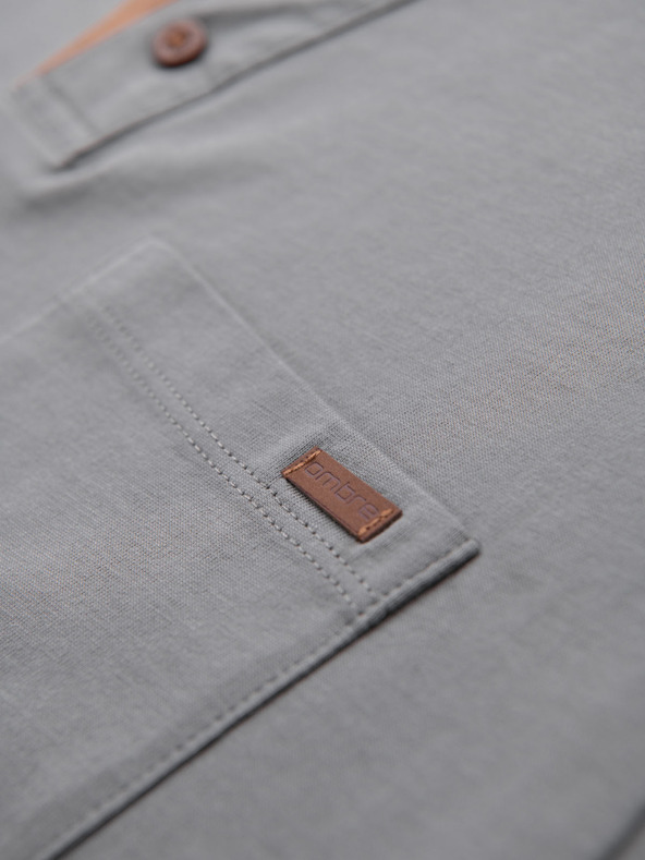 Ombre Clothing Pánske tričko s gombíkovým výstrihom a semišovým lemom - sivé
