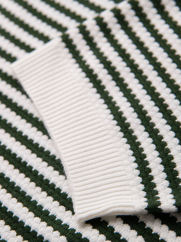 Ombre Clothing Pánska pletená polokošeľa bez gombíkov v námorníckych pruhoch - biela a olivovo zelená