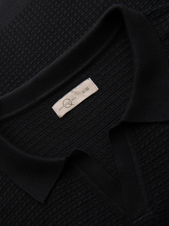 Ombre Clothing Pánska pletená polokošeľa bez gombíkov - čierna