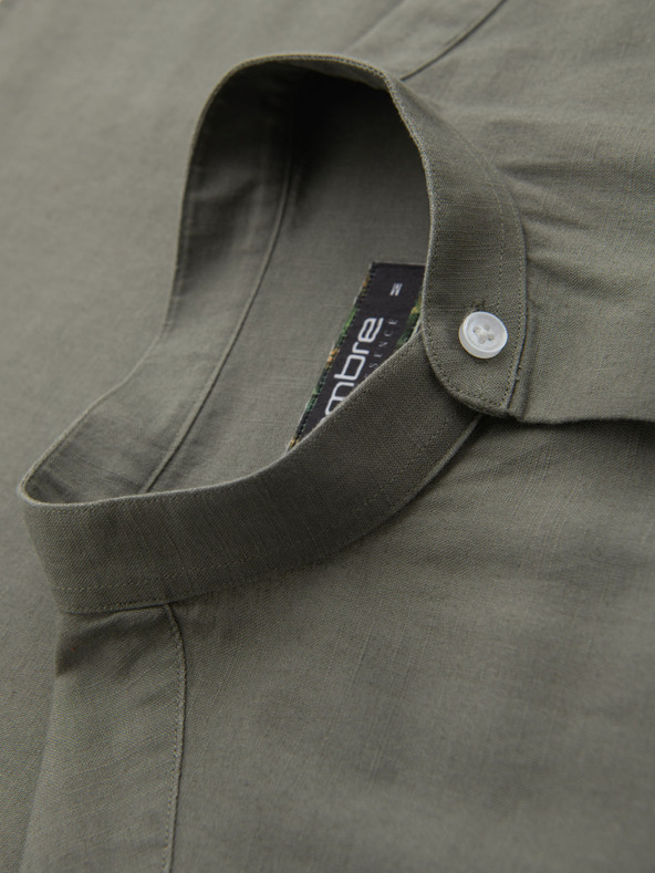 Ombre Clothing Pánska plátená košeľa so stojačikom a vreckom REGULAR FIT - khaki