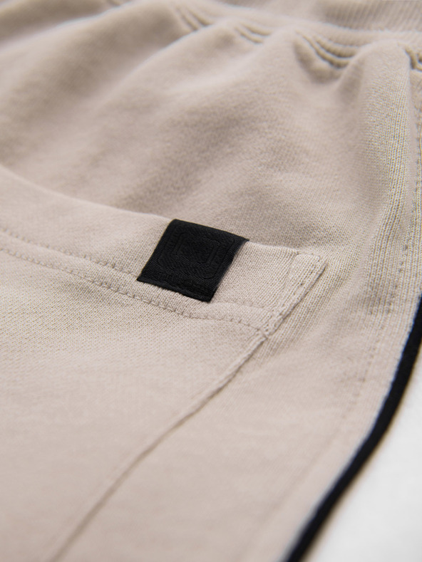Ombre Clothing Pánske krátke teplákovové kraťasy so širokými pruhmi - béžové