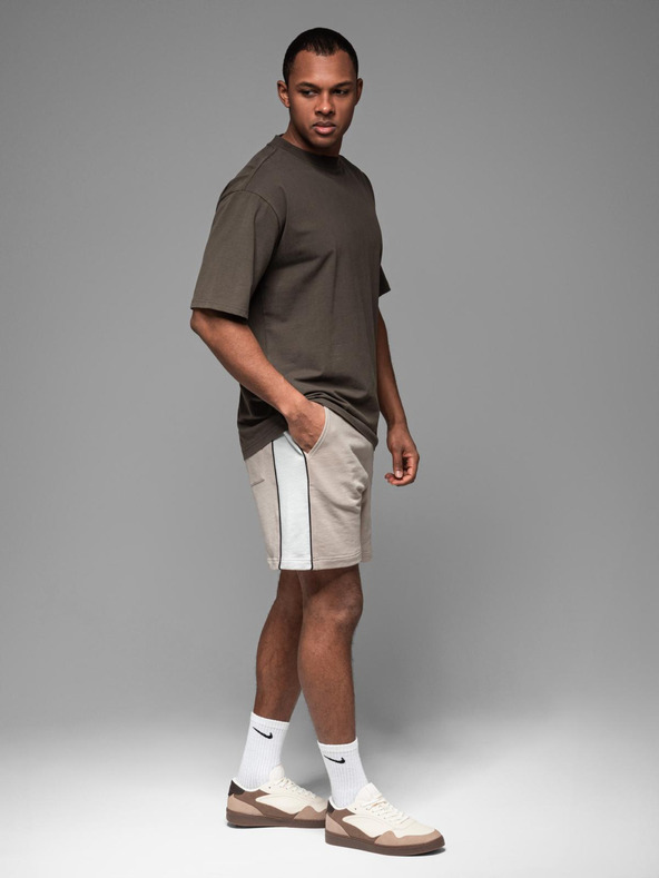 Ombre Clothing Pánske krátke teplákovové kraťasy so širokými pruhmi - béžové