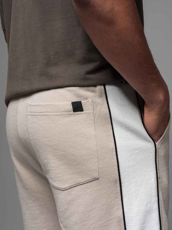 Ombre Clothing Pánske krátke teplákovové kraťasy so širokými pruhmi - béžové