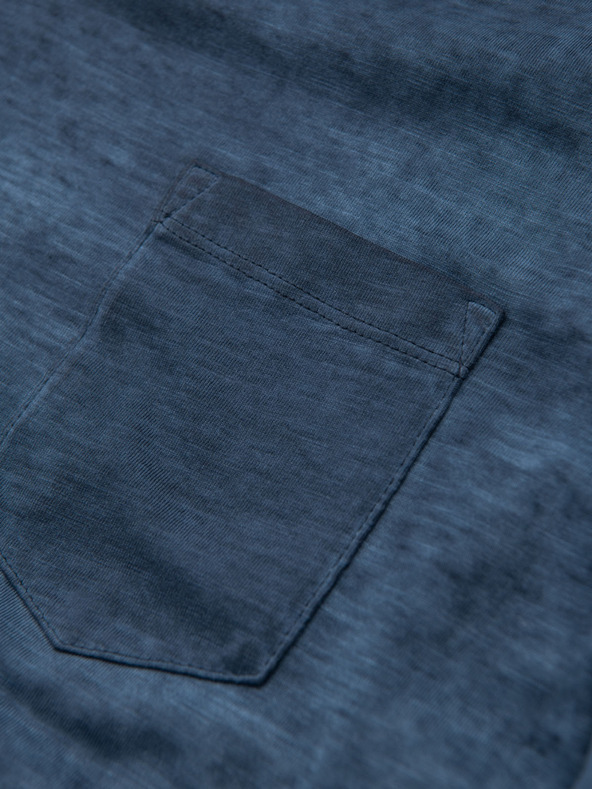 Ombre Clothing Pánske bavlnené tričko so výstrihom do V a praným efektom - tmavo modré