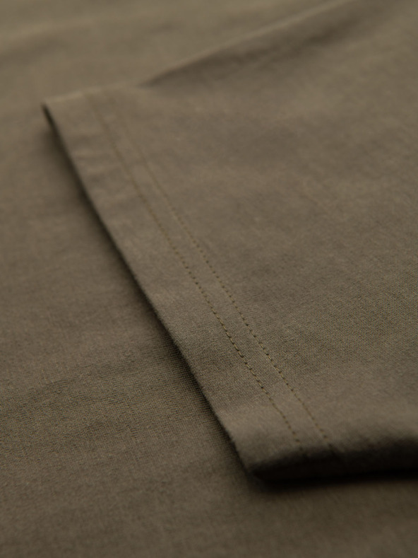 Ombre Clothing Pánske klasické bavlnené tričko BASIC so výstrihom do V - tmavo olivovo zelené