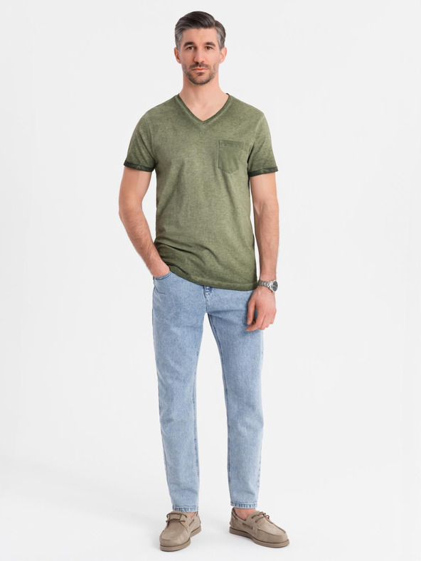 Ombre Clothing Pánske bavlnené tričko so výstrihom do V a praným efektom - olivové