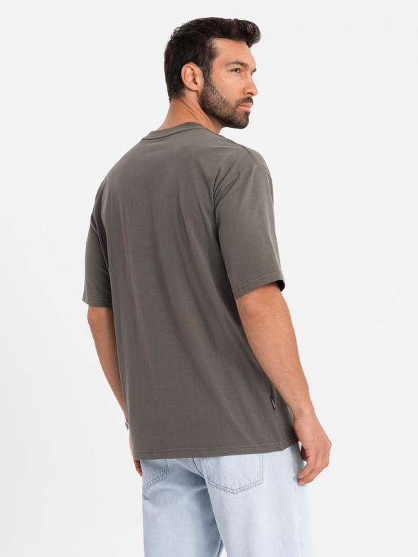 Ombre Clothing Pánske bavlnené tričko LOOSE FIT s okrúhlym výstrihom - tmavo olivové