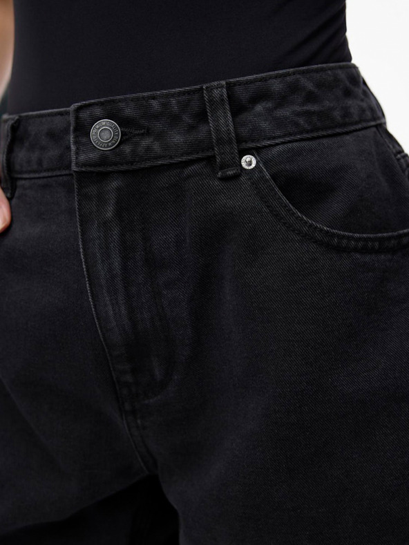 Vero Moda Čierne dámske džínsové šortky VERO MODA Zuri