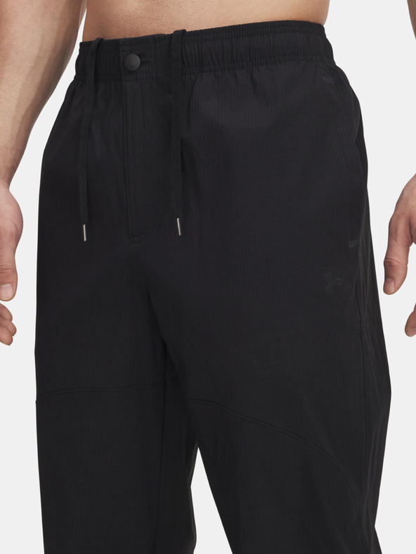 Under Armour Pánske športové nohavice Under Armour UA UNSTPBLE WOVEN TX TAPER-BLK