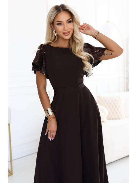 numoco MIRELLA Elegantné rozšírené maxi šaty s flitrami rukávov - čokoládovo hnedá