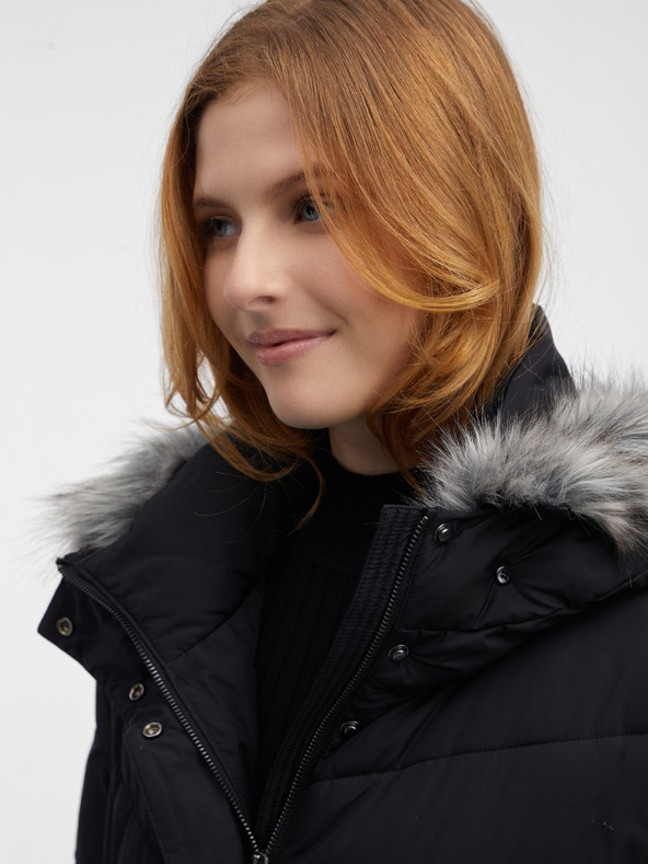 Orsay Čierný dámský prešívaný kabát s umelým kožúškom ORSAY