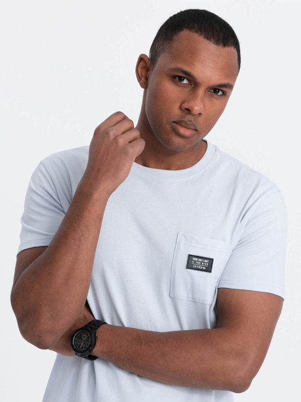 Ombre Clothing Svetlomodré pánske tričko s vreckom Ombre Oblečenie