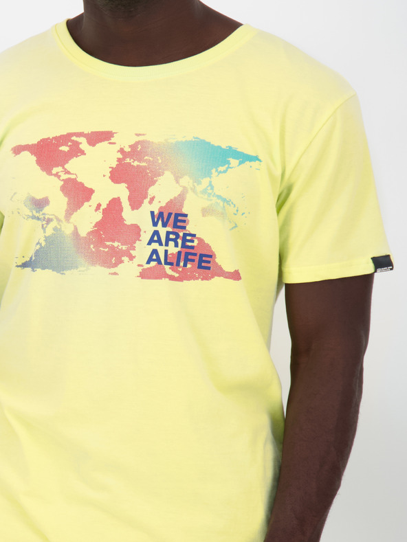 Alife and Kickin Žlté pánske tričko s potlačou Alife and Kickin