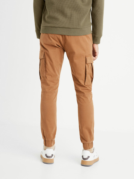 Celio Hnedé pánske nohavice s vreckami Celio Cobattle1