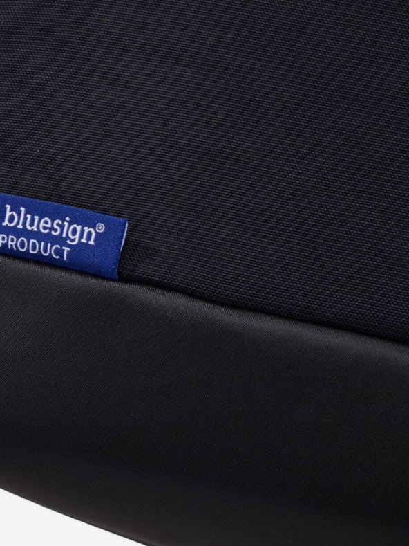 Thule Čierna taška cez rameno Thule Paramount s objemom 14 l