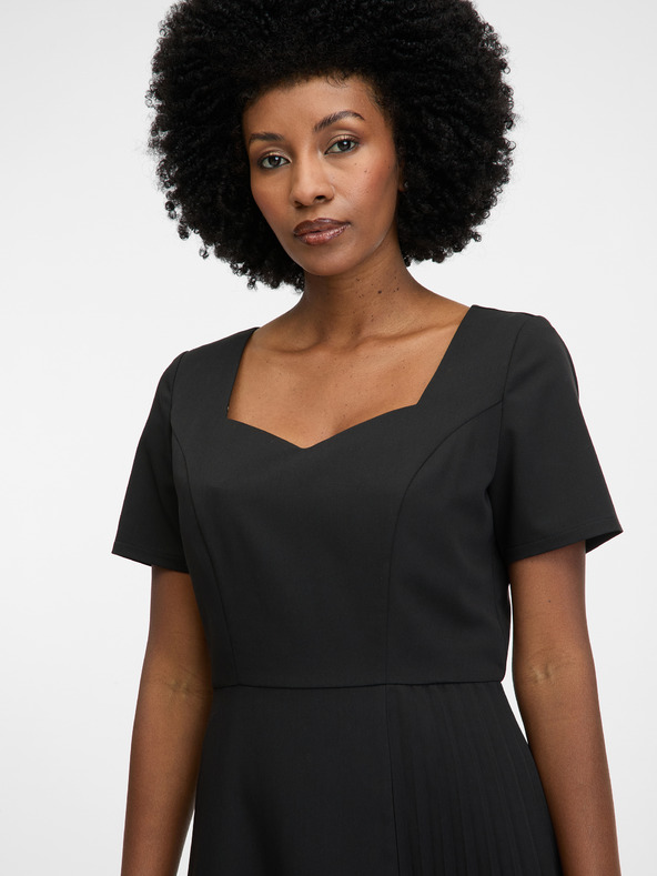 Orsay Čierne dámske šaty ku kolenám ORSAY