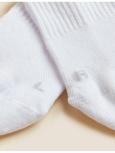 Marks & Spencer Súprava piatich párov dámskych športových ponožiek bielej farby Marks & Spencer Trainer Liners™