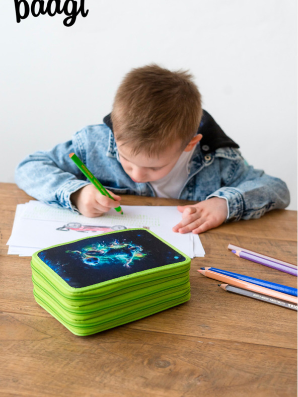 BAAGL  Zelený trojposchodový školský peračník Baagl Futbalista