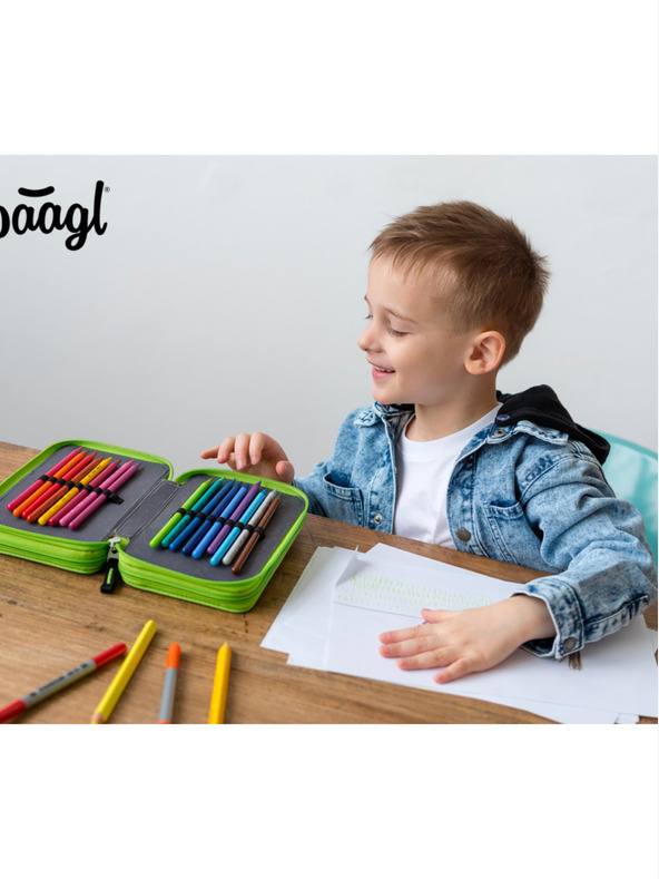 BAAGL  Zelený trojposchodový školský peračník Baagl Futbalista