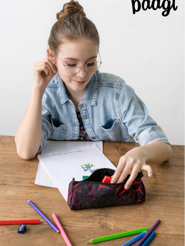 BAAGL  Čierny študentský kufrík Baagl Červený polygón