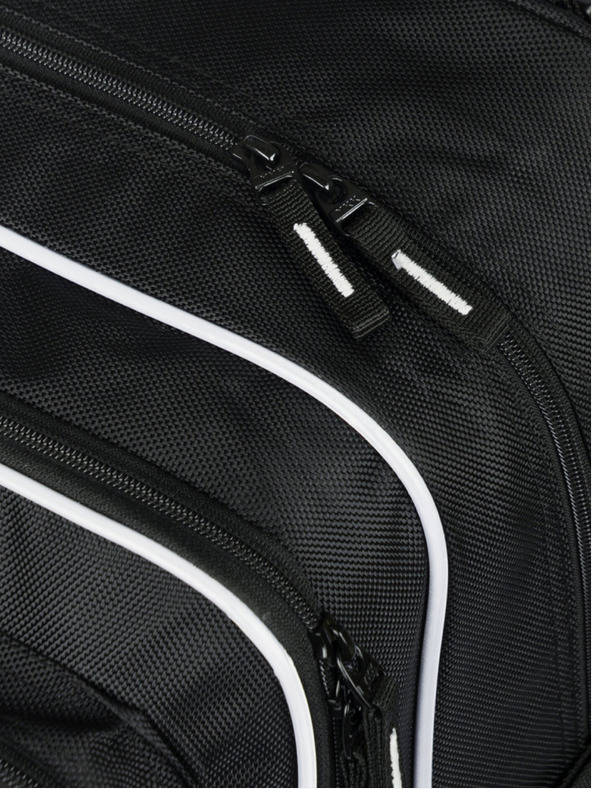 BAAGL  Čierny školský batoh Baagl Cubic Goal