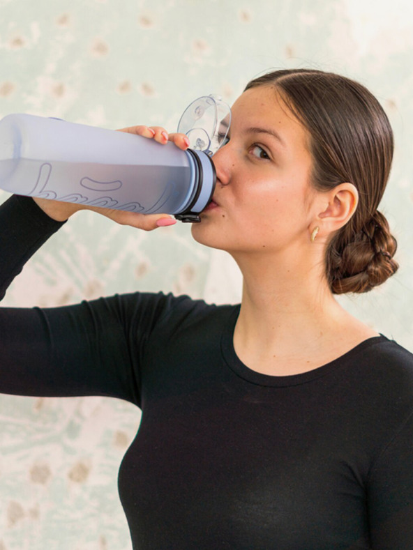 BAAGL  Modrá tritanová fľaša na pitie prachovo modrá, 800 ml Baagl