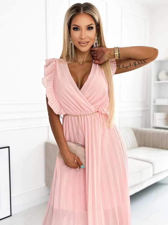 numoco GIORGIA Plisované šaty s volánmi, srdiečkovým výstrihom a zlatou retiazkou - broskyňové Numoco